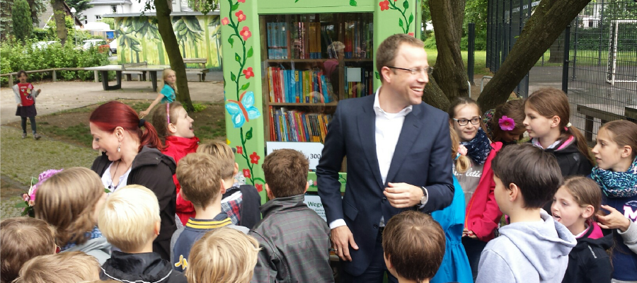 Erster öffentlicher Bücherschrank in Kaulsdorf und Mahlsdorf wurde am 01.06.2015 zum Kindertag mit einem großen Fest auf dem Wilhelmplatz eröffnet.