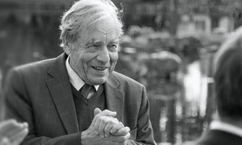 Mein Mentor und Freund Elmar Pieroth ist gestorben Gestern Abend erreichte uns die traurige Nachricht, dass unser Ehrenvorsitzender Elmar Pieroth von uns gegangen ist. Er starb im Alter von 83 Jahren nach kurzer schwerer Krankheit. Er hat nicht nur unseren Kreisverband tief geprägt. Er ist mir in den vergangenen Jahrzehnten guter Freund und herausragender Mentor gewesen. Ich bin sehr traurig.