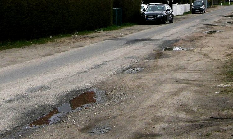 Sanierung zurückgestellt Die vom Senat gewünschte dichtere Bebauung für das Gebiet Bisamstraße hat nun auch Auswirkungen auf die Sanierung der Stralsunder Straße. Die grundhafte Sanierung und die Schaffung neuer Gehwege ist bis auf weiteres zurückgestellt.