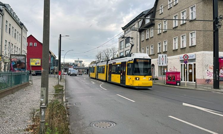 Am 23.11.2023 werden wir eine Anwohnerveranstaltung durchführen und noch einmal ganz grundhaft über die Planung der neuen Tramlinie und der neuen Straße sprechen.