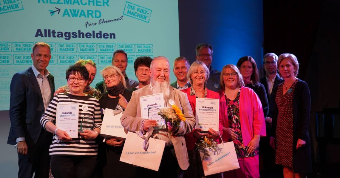 Bürokratie um mehr als 25 Prozent senken: Die CDU-/CSU-Fraktion im Bundestag setzt sich für stärkere Unterstützung von Ehrenamt und Vereinen ein.