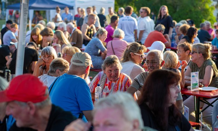 Familienfest Tag 1 – ein voller Erfolg Danke für einen mal wieder unvergesslichen ersten Tag unseres Familienfestes Mahlsdorf. Alle Eindrücke vom gestrigen Tag finden Sie hier.