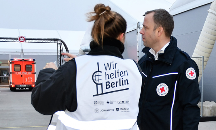 Gestern verschaffte ich mir als Präsident des Roten Kreuzes in Berlin einen Überblick über den Ausbau und die Erweiterung des Ukraine Ankunftszentrums in Tegel.