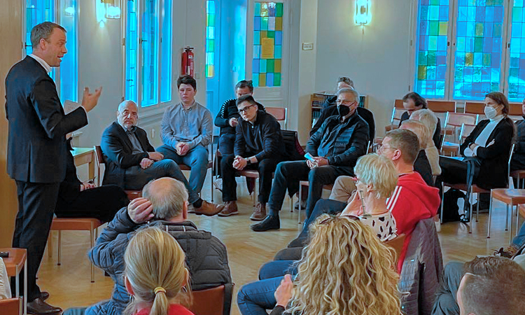 Am 29. März 2022 fand in der Evangelischen Kirchengemeinde Berlin-Biesdorf endlich wieder einer unserer Kiezmacher-Dialoge statt. Hier finden Sie mehr Infos.