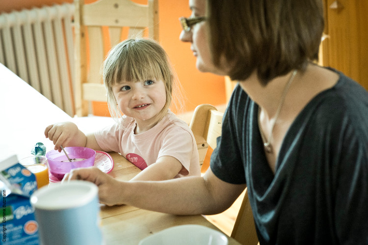 Um alleinerziehende Eltern im Alltag gezielt zu unterstützen, gibt es in Marzahn-Hellersdorf verschiedene Programme für Familienpatenschaften. Im Rahmen dieser Programme leisten ehrenamtliche Familienpaten praktische Hilfe...