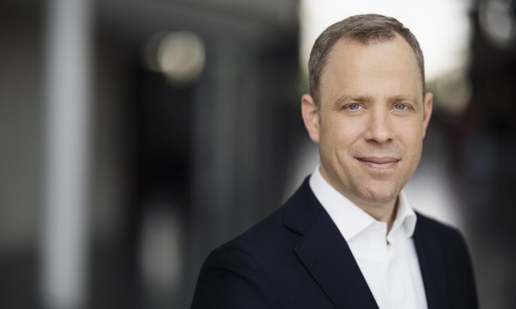 Rückblick auf die Fluchtbewegung 2015 Im Interview mit Elmar Schütze von der Berliner Zeitung habe ich auf die Zeit der Flüchtlingskrise im Jahr 2015 zurückgeblickt.