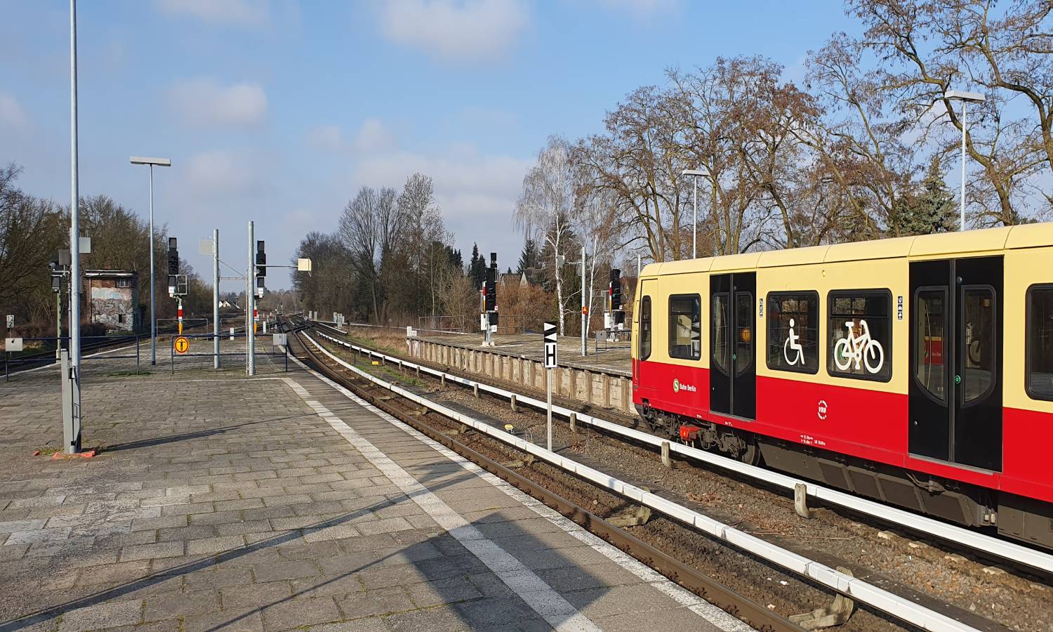 Der Senat hat entschieden, dass die Strecke zwischen Springpfuhl in Marzahn und dem Grünauer Kreuz nicht als Regional-, sondern als S-Bahnstrecke entwickelt wird.