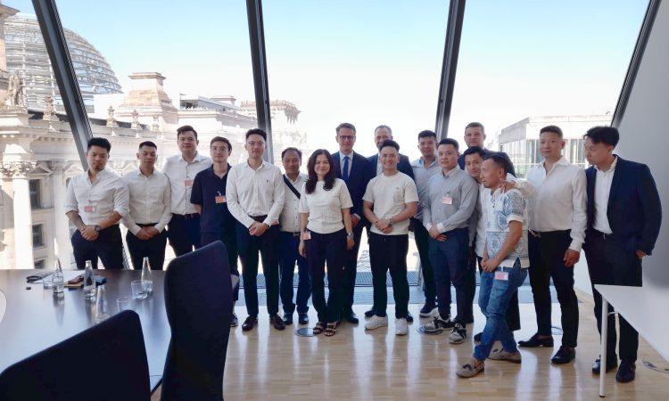 Politik bedeutet für mich immer auch: Brückenbauen zwischen den Menschen, Ihren Werten und Interessen. Daher habe ich mich sehr über den Austausch...