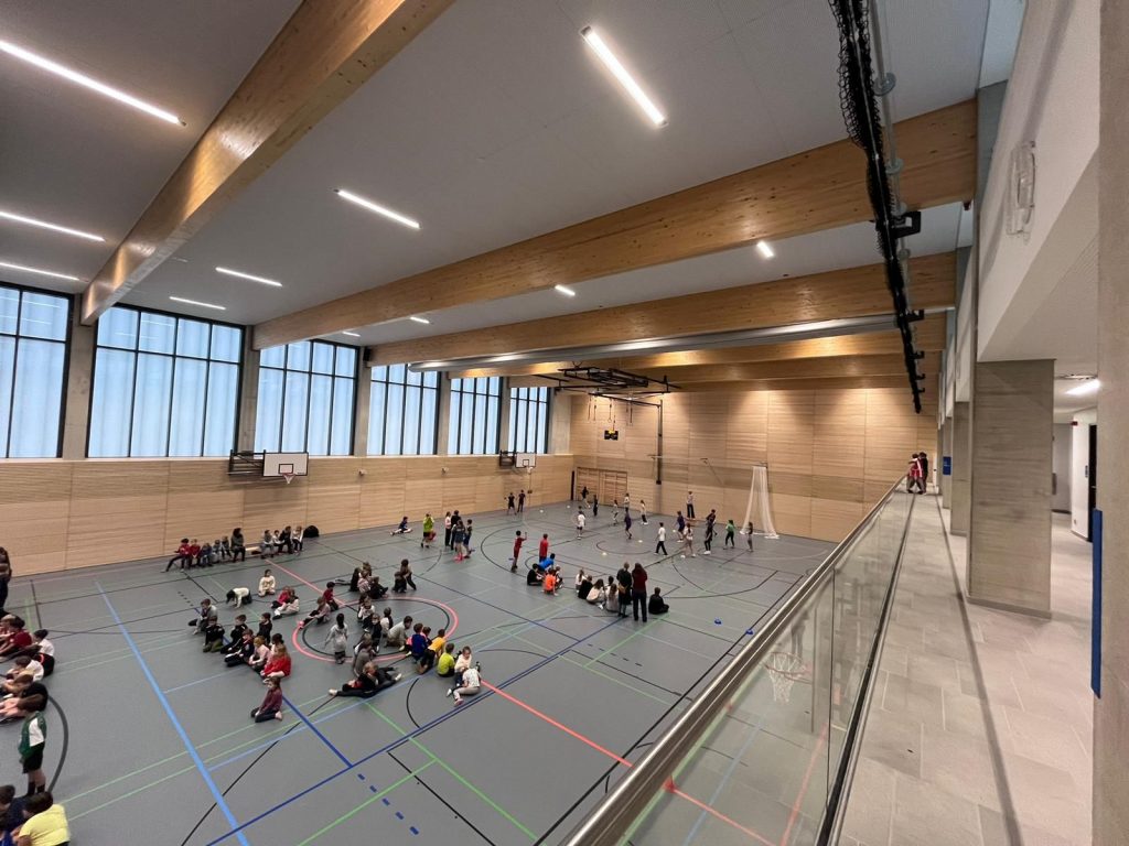 Neue Turnhalle in der Ulmen-Grundschule eröffnet